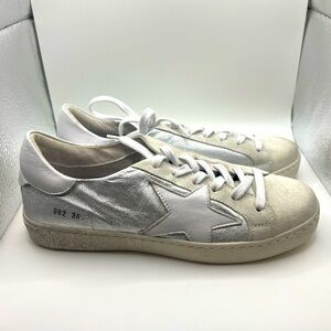 GIO+ Women’s Beige Suede Silver Metallic Low Top Sneakers Size 5.5